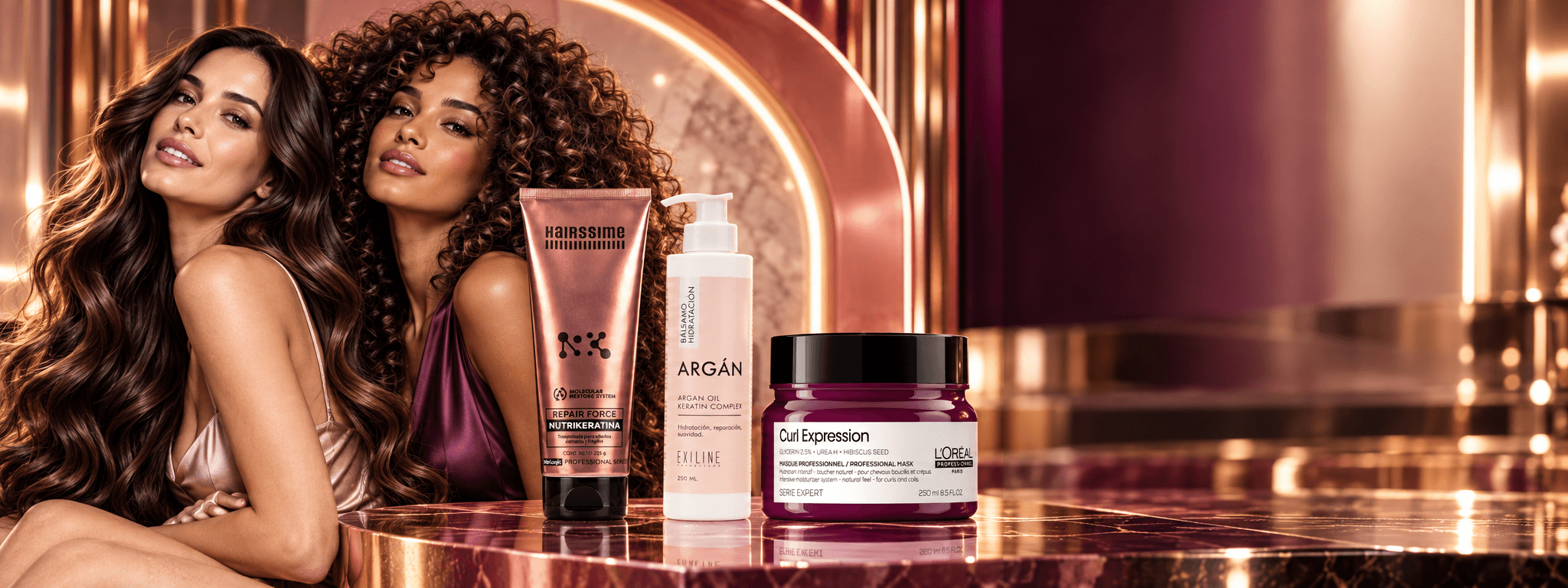 Dos modelos con cabello largo y rizado junto a productos de Hairssime, Exiline y L’Oréal Professionnel.